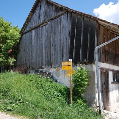 Wanderwege führen durch den Hof